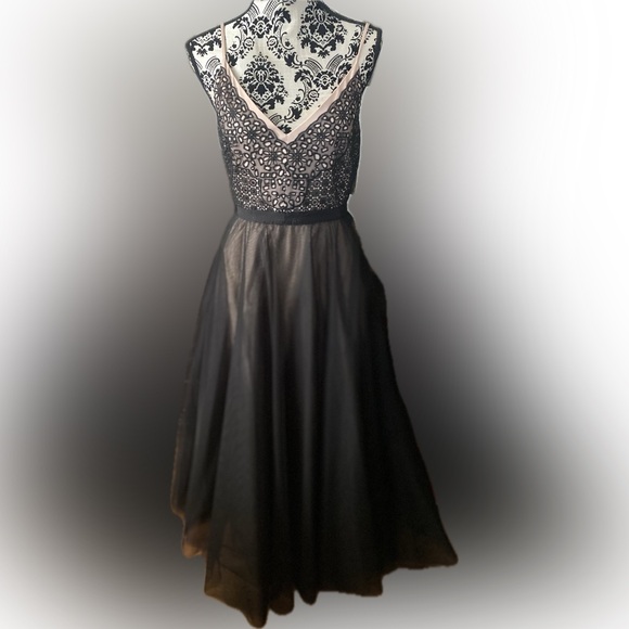 BCBGMaxAzria long flow gown NWT - Picture 3 of 9